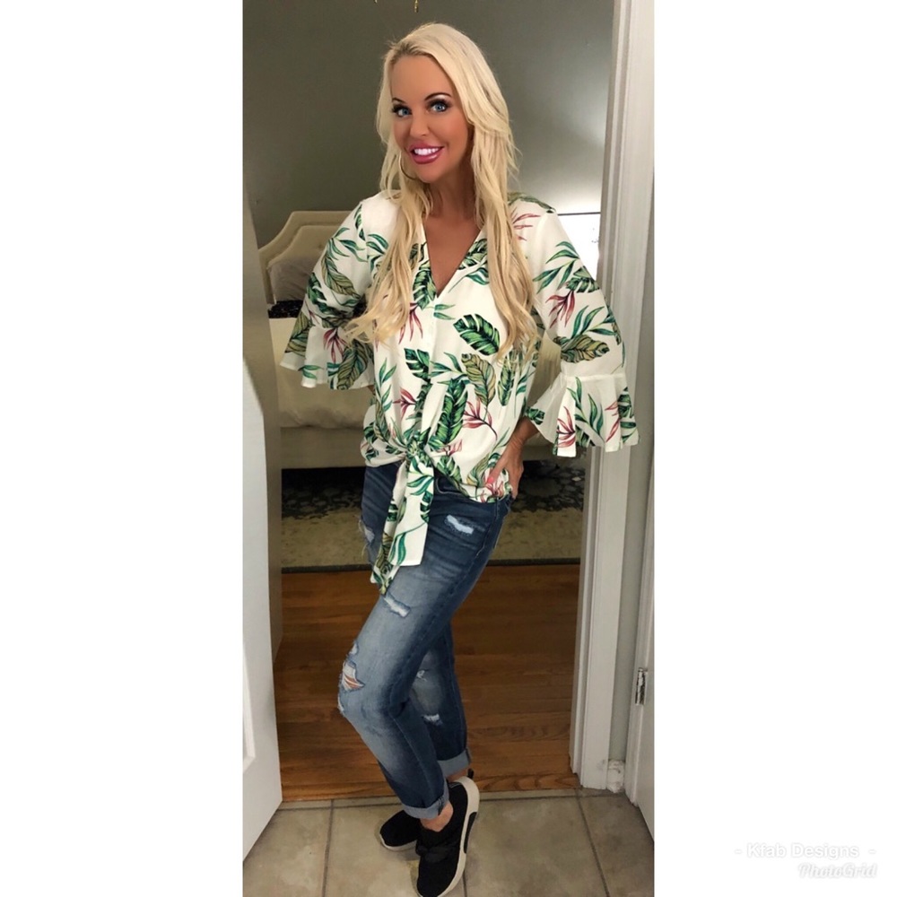 🌴💐LAST 1! Flutter Sleeve Tropical Flower Top! - Picture 7 of 7